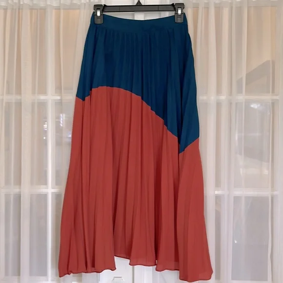 strapless open back dress Long-sleeve midi dress with color-block pleated skirt – AURORA – missodd.com main image 0